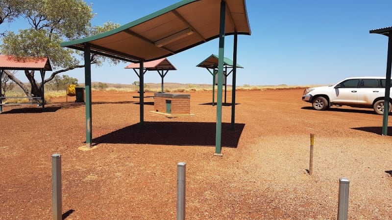 LYNAS LOOKOUT BBQ Area