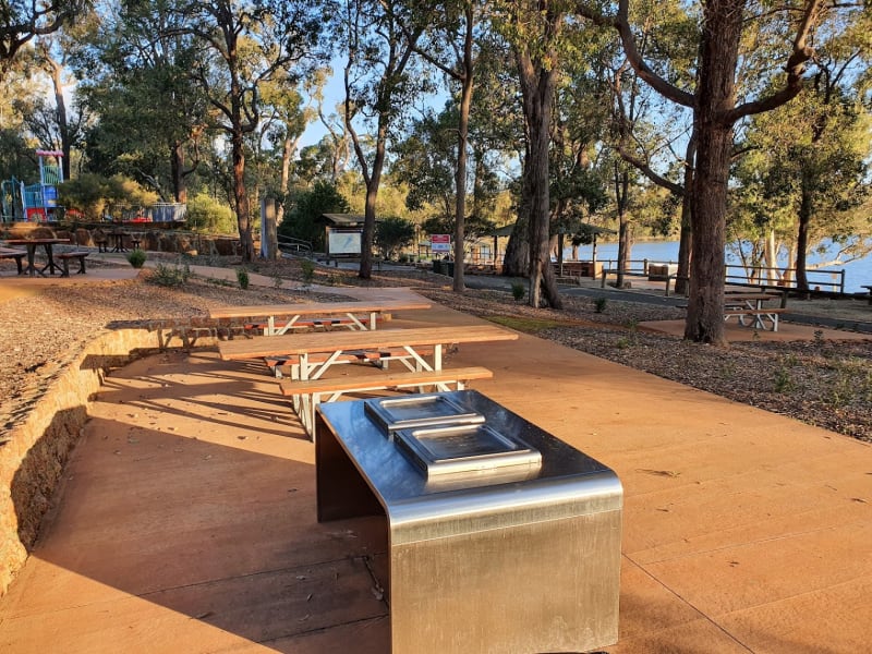 LAKE LESCHENAULTIA BBQ Area