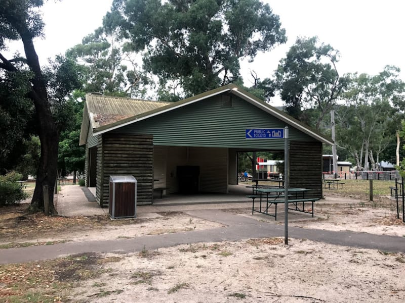 HALLS GAP CARAVAN PARK RESERVE BBQ Area