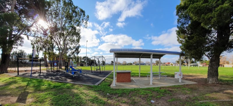 ERIC SUTTON RESERVE BBQ Area