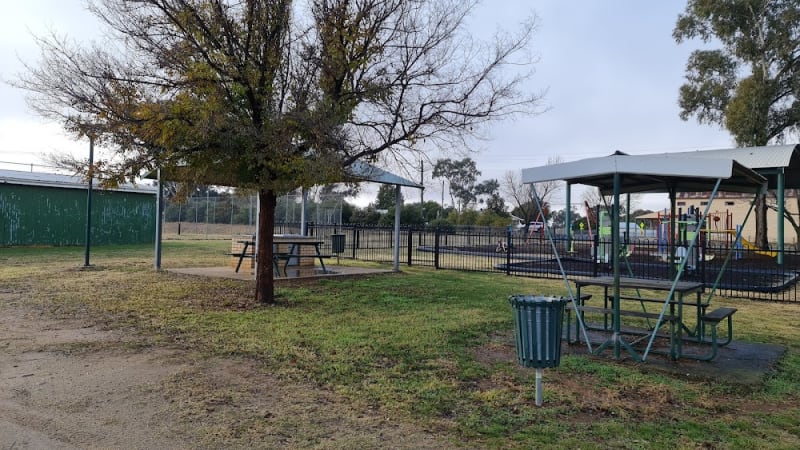 YEOVAL SWIMMING POOL BBQ Area