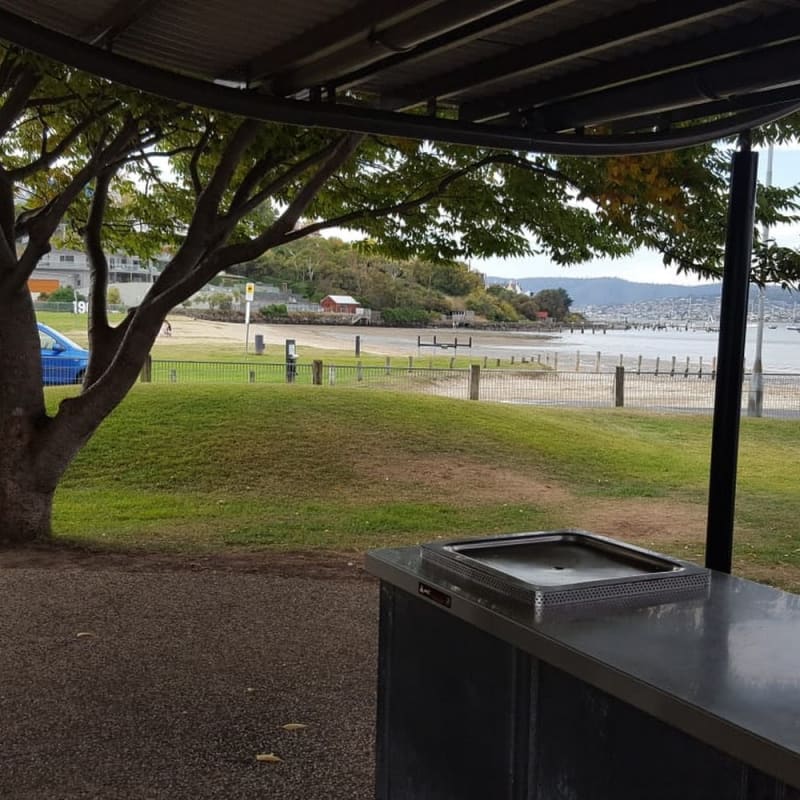 MARIEVILLE ESPLANADE BBQ Area