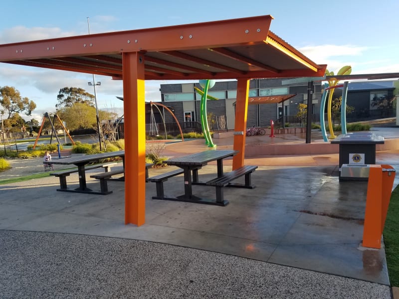 BANNOCKBURN CIVIC HEART PLAYGROUND BBQ Area