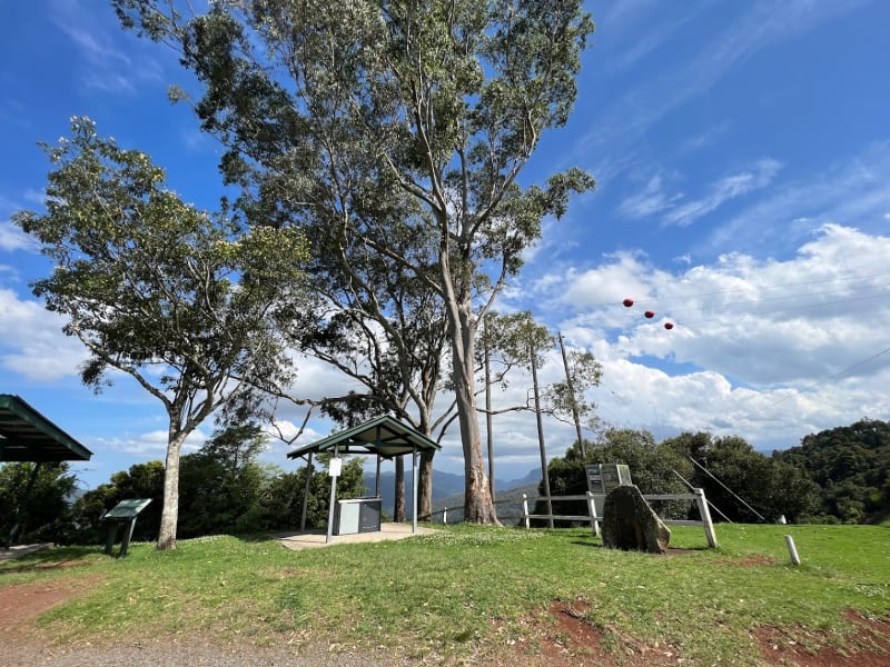 ROSIN'S LOOKOUT BBQ Area