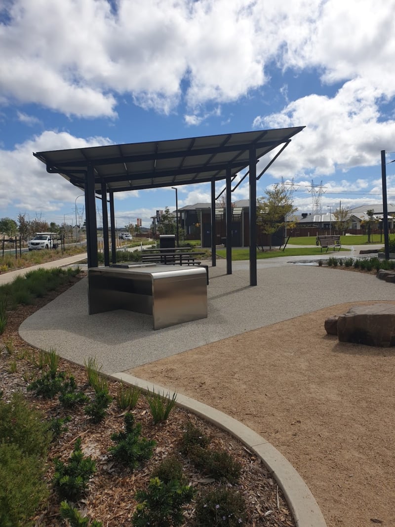 CASEY FIELDS PLAYSPACE AND VILLAGE GREEN BBQ Area