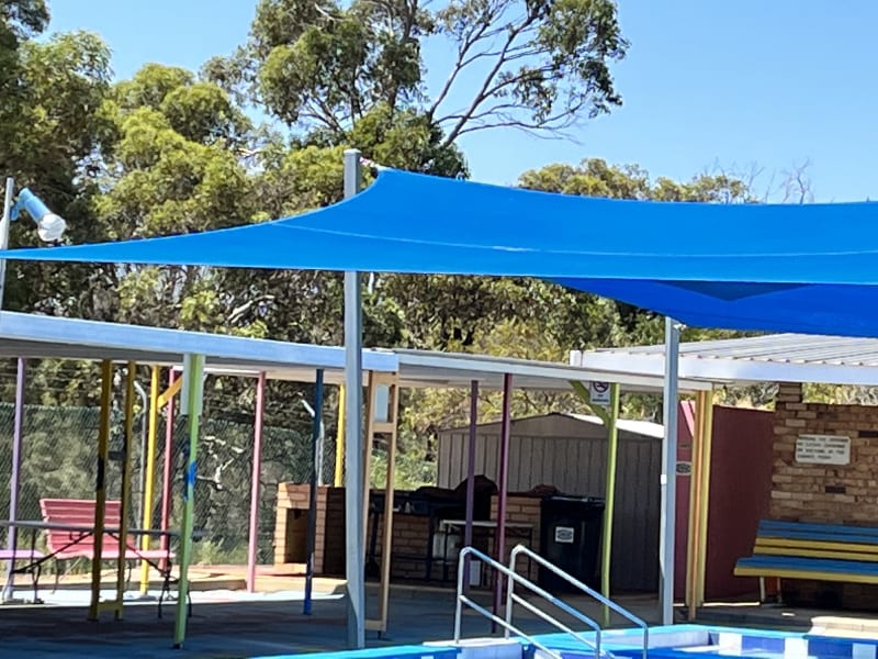 WUNDOWIE SWIMMING POOL BBQ Area