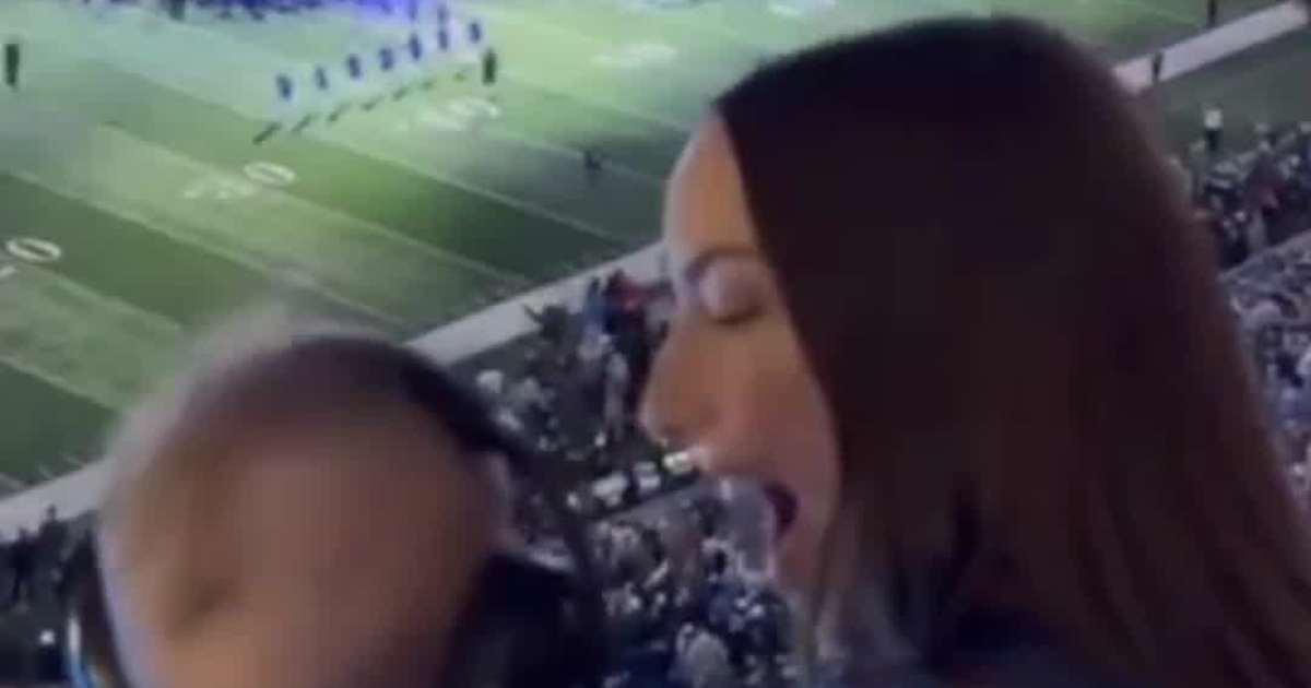 Eminem's Grandson Elliot's Adorable Reaction to Grandpa's Thanksgiving Halftime Show!