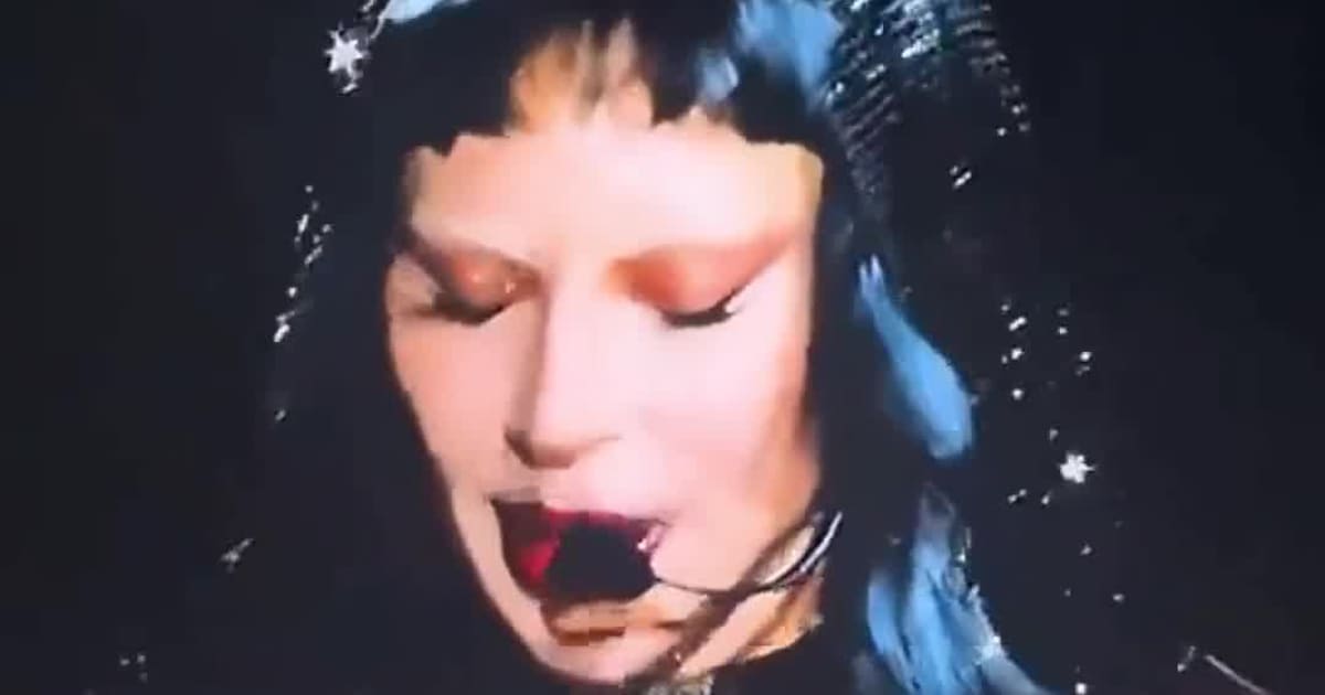 Lady Gaga Pauses ‘Die With a Smile’ After Sneezing Fit