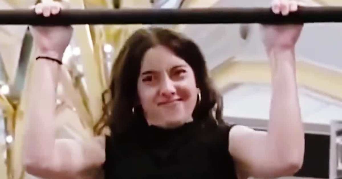 Sean Duffy’s Airport Moment Goes Viral at Reagan Airport