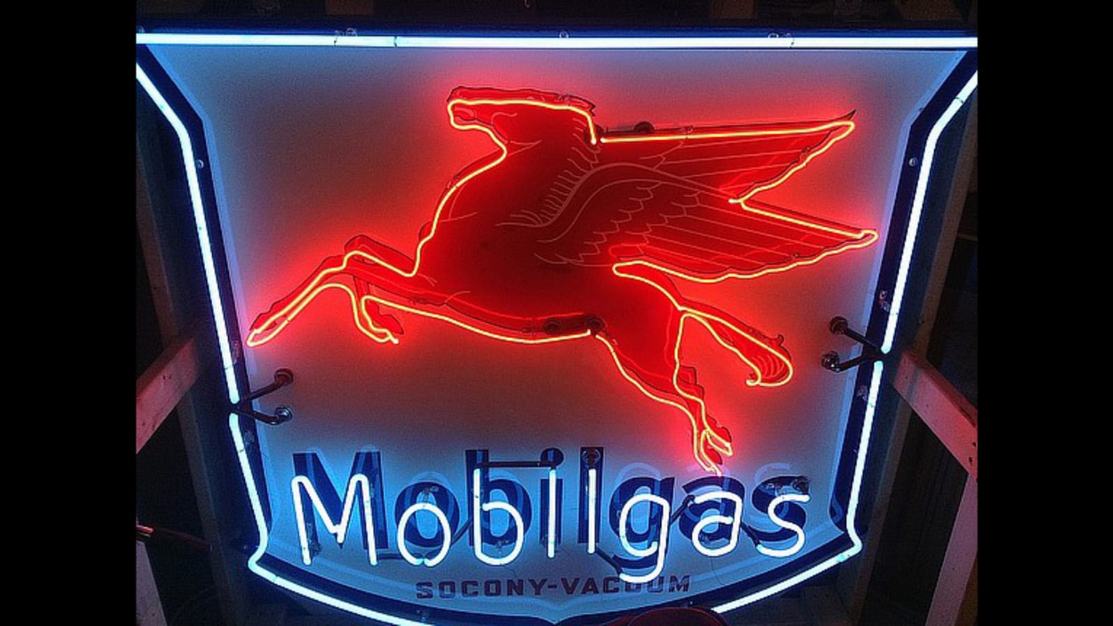 Mobil Gas Neon Sign SSPN at Anaheim 2014 as K59 Mecum Auctions