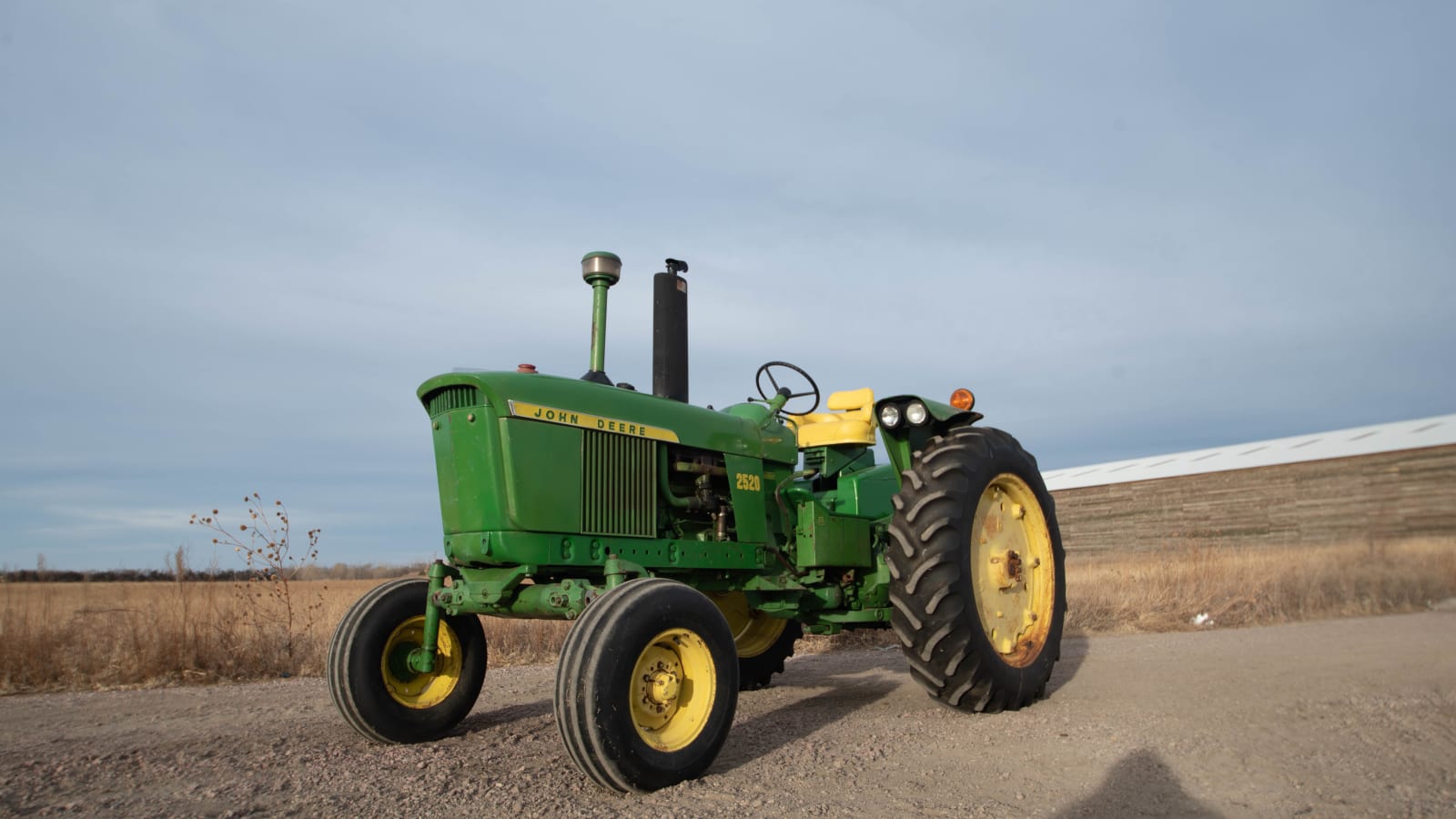 1970 John Deere 2520 at Gone Farmin' Spring Classic 2021 as F107 Mecum Auctions