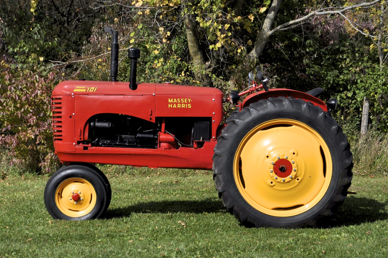 1945 Massey Harris 101 Senior at Gone Farmin' Iowa 2014 as F115 Mecum
