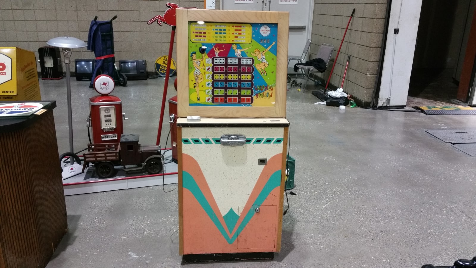 Galloping Dominoes Arcade Game at Kansas City Spring 2016 as J78