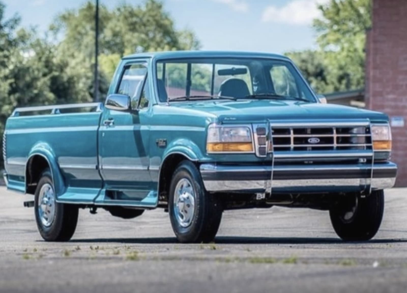 1995 Ford F250 XLT Pickup at Indy 2022 as G141.1 Mecum Auctions