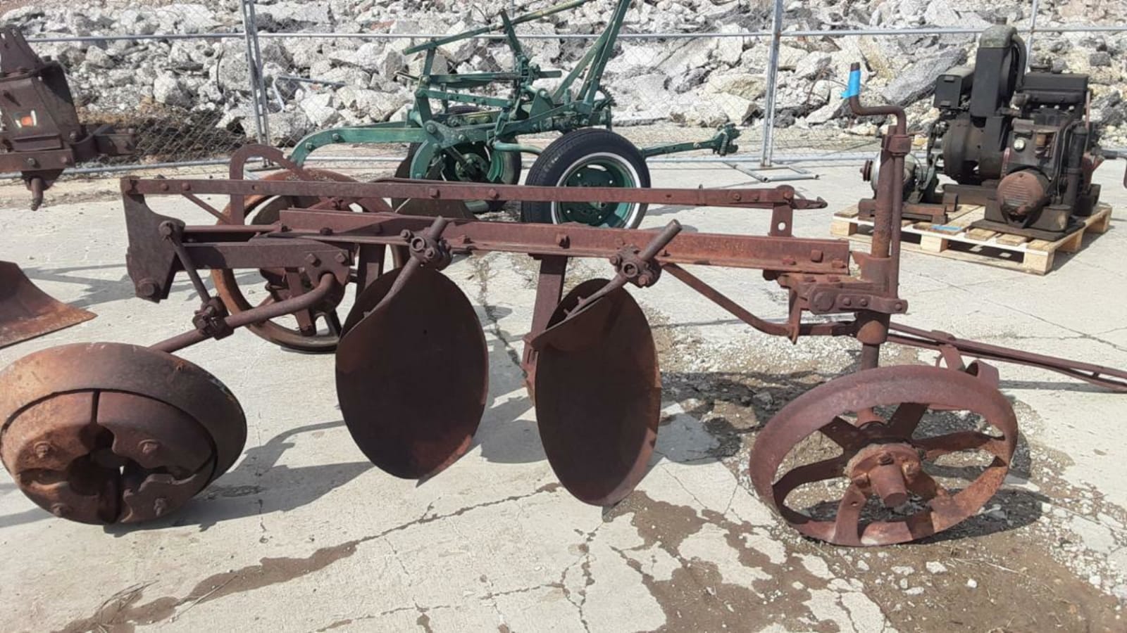 International 2Bottom Disc Plow at Gone Farmin' Spring Classic 2023 as H82 Mecum Auctions