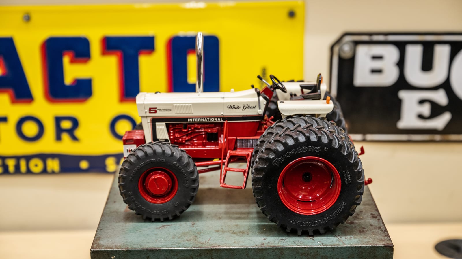 1:16 Scale International 1066 5 Millionth White Ghost Tractor Die Cast ...