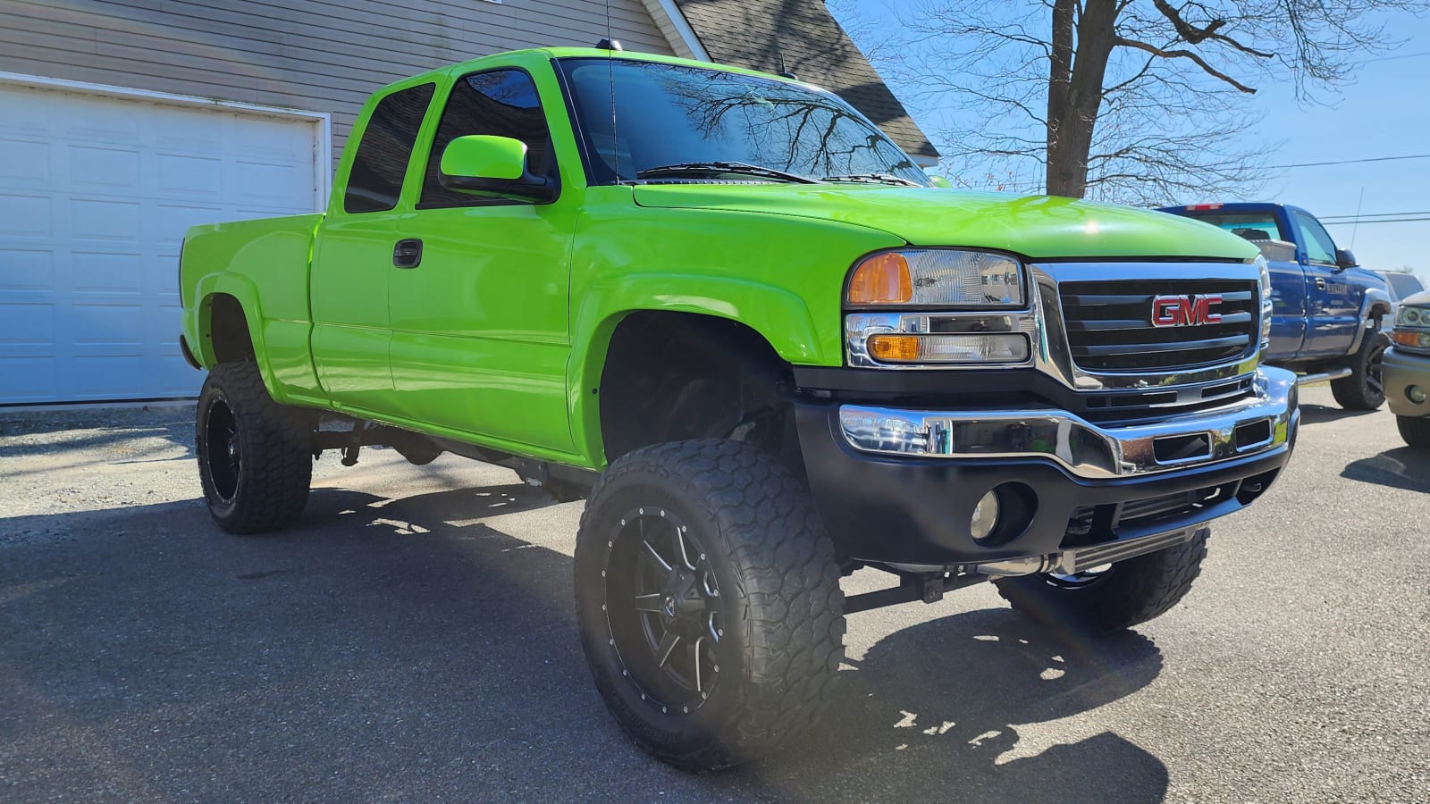 2004 GMC Sierra 2500 HD SLT Pickup at Harrisburg 2023 as W38 Mecum