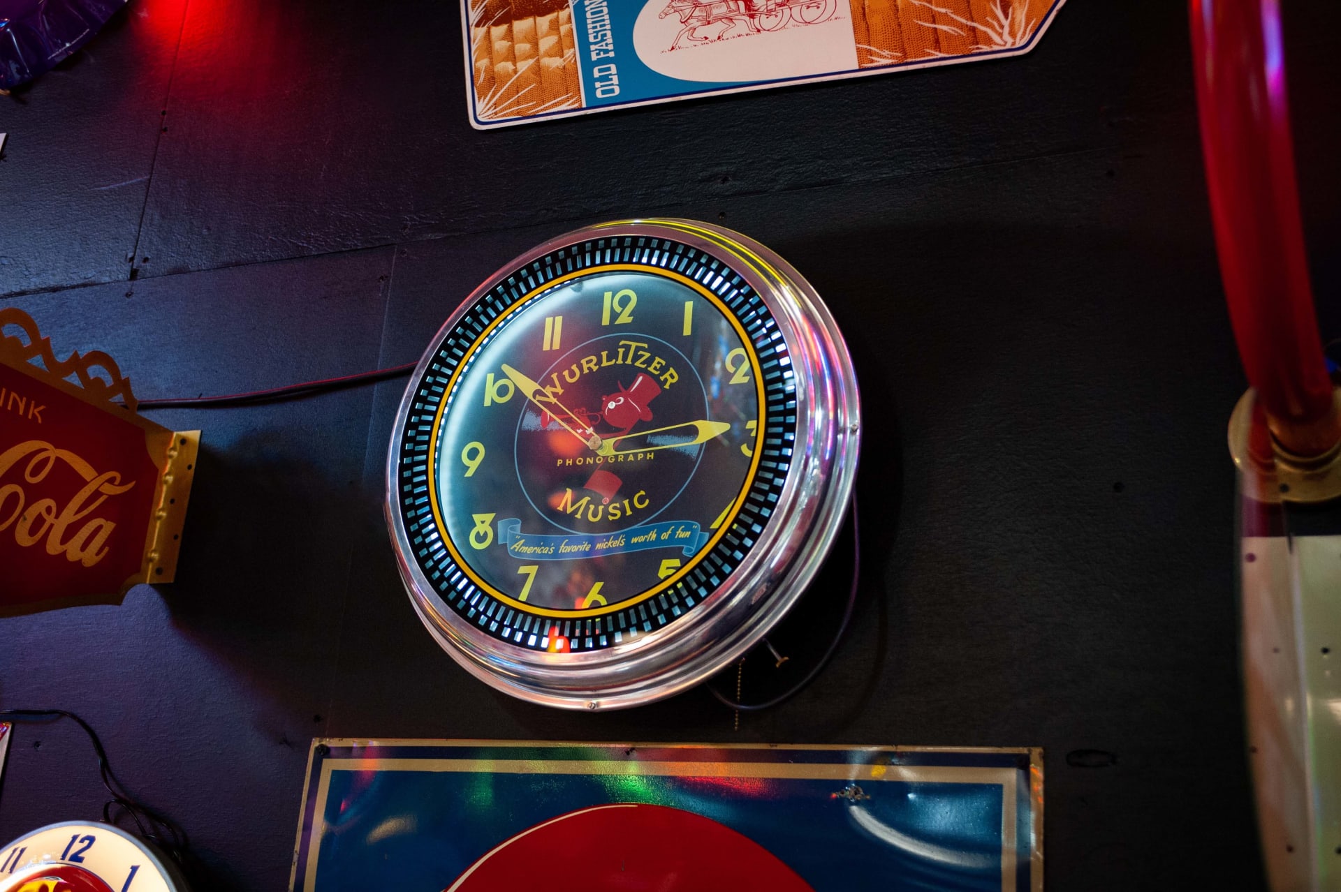 Wurlitzer Neon Clock at The Eddie Vannoy Collection 2020 as L495