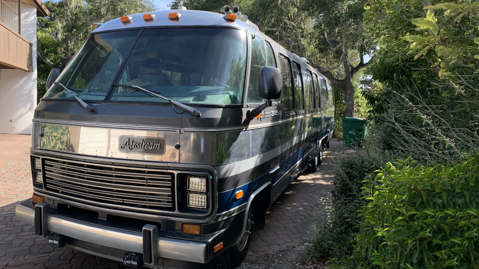 1989 Chevrolet Classic Airstream 34.5' Motorhome at Monterey 2021 as ...