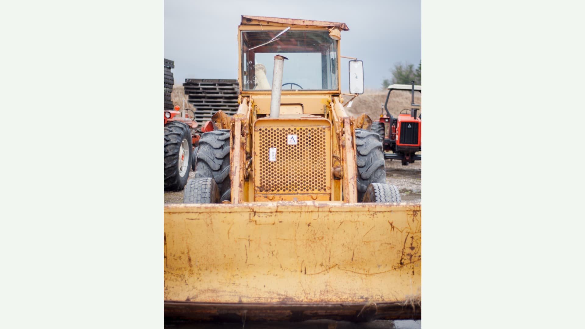 1975 Allis Chalmers 918 Loader/Backhoe at Ontario Tractor Auction 2017