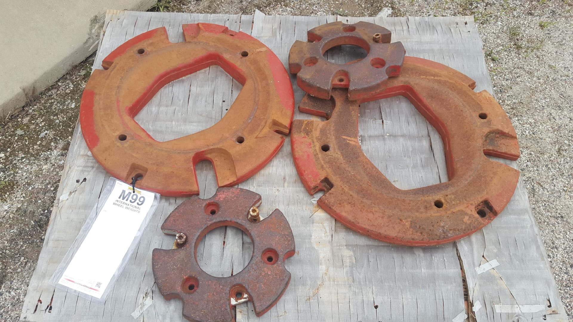 International Wheel Weights at Ontario Tractor Auction 2017 as M99