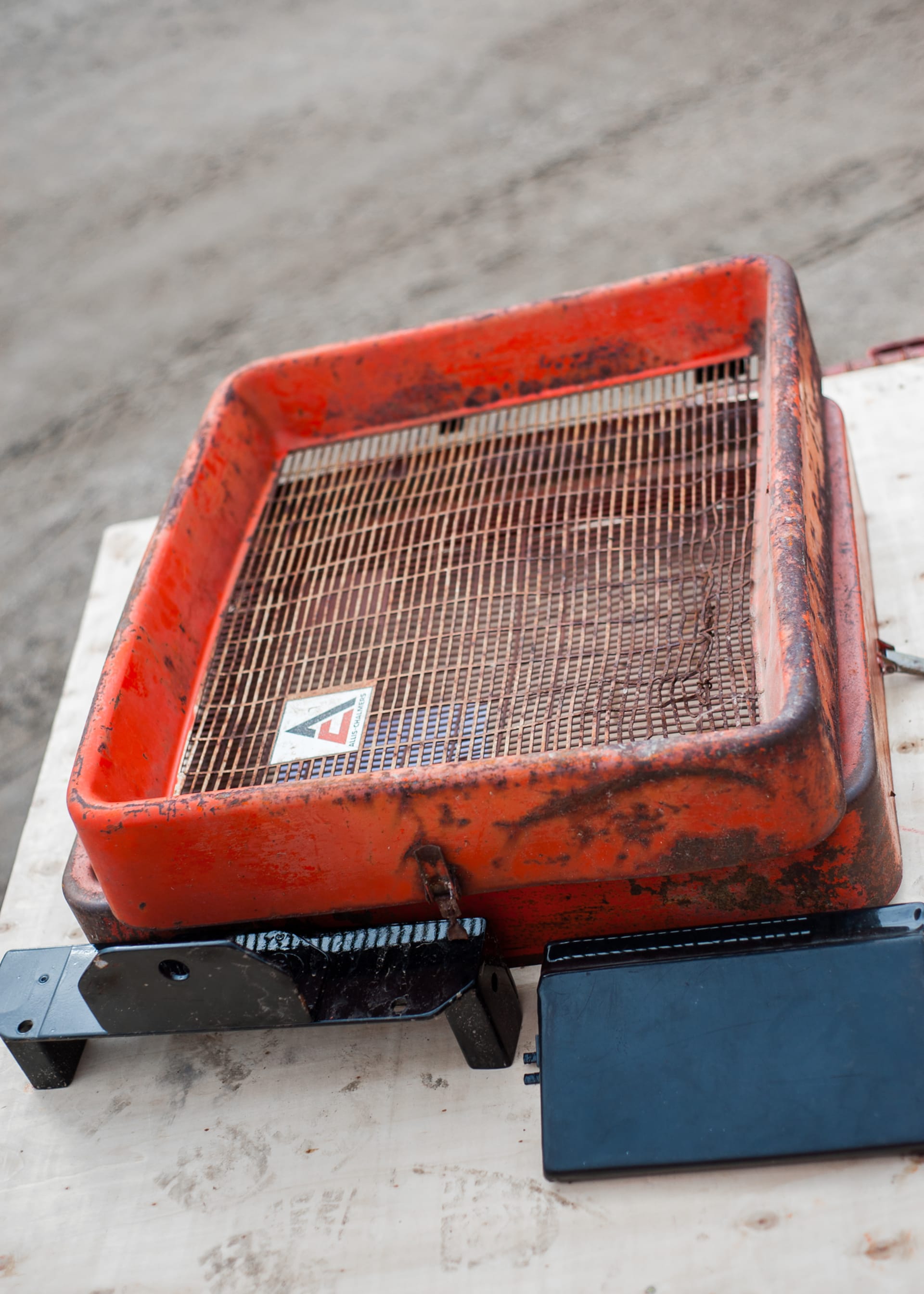 Pallet 2 Grills at Ontario Tractor Auction 2017 as M169 Mecum Auctions