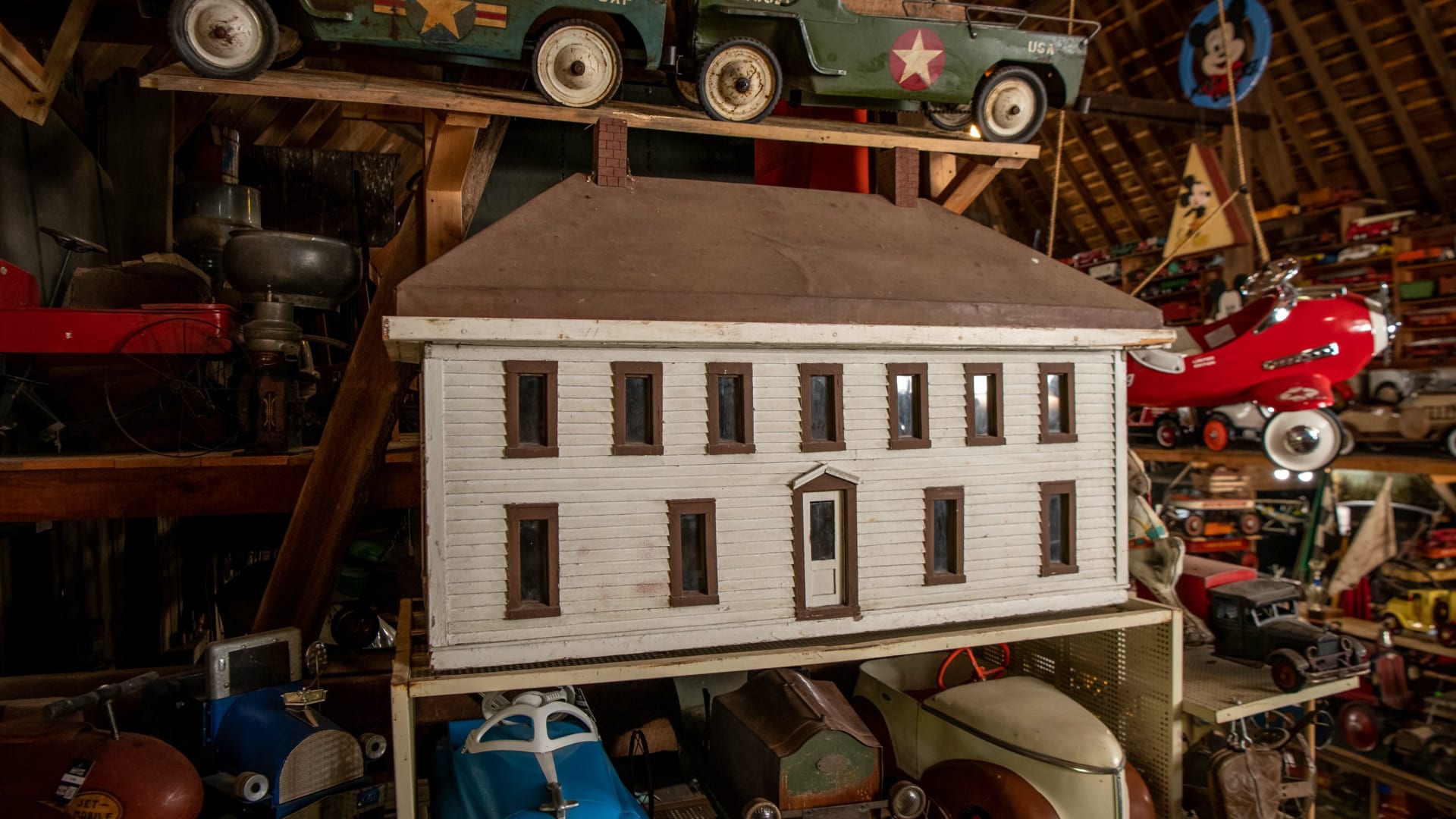Dollhouse at Elmer's Auto & Toy Museum Collection 2022 as F125 Mecum Auctions