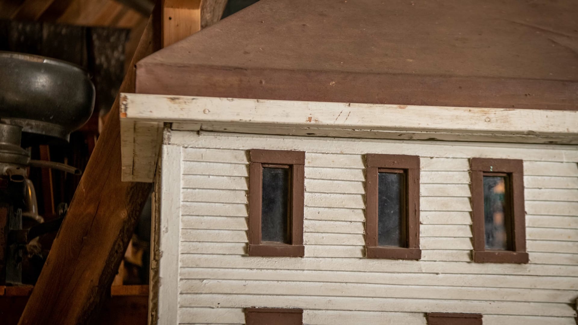 Dollhouse at Elmer's Auto & Toy Museum Collection 2022 as F125 Mecum Auctions