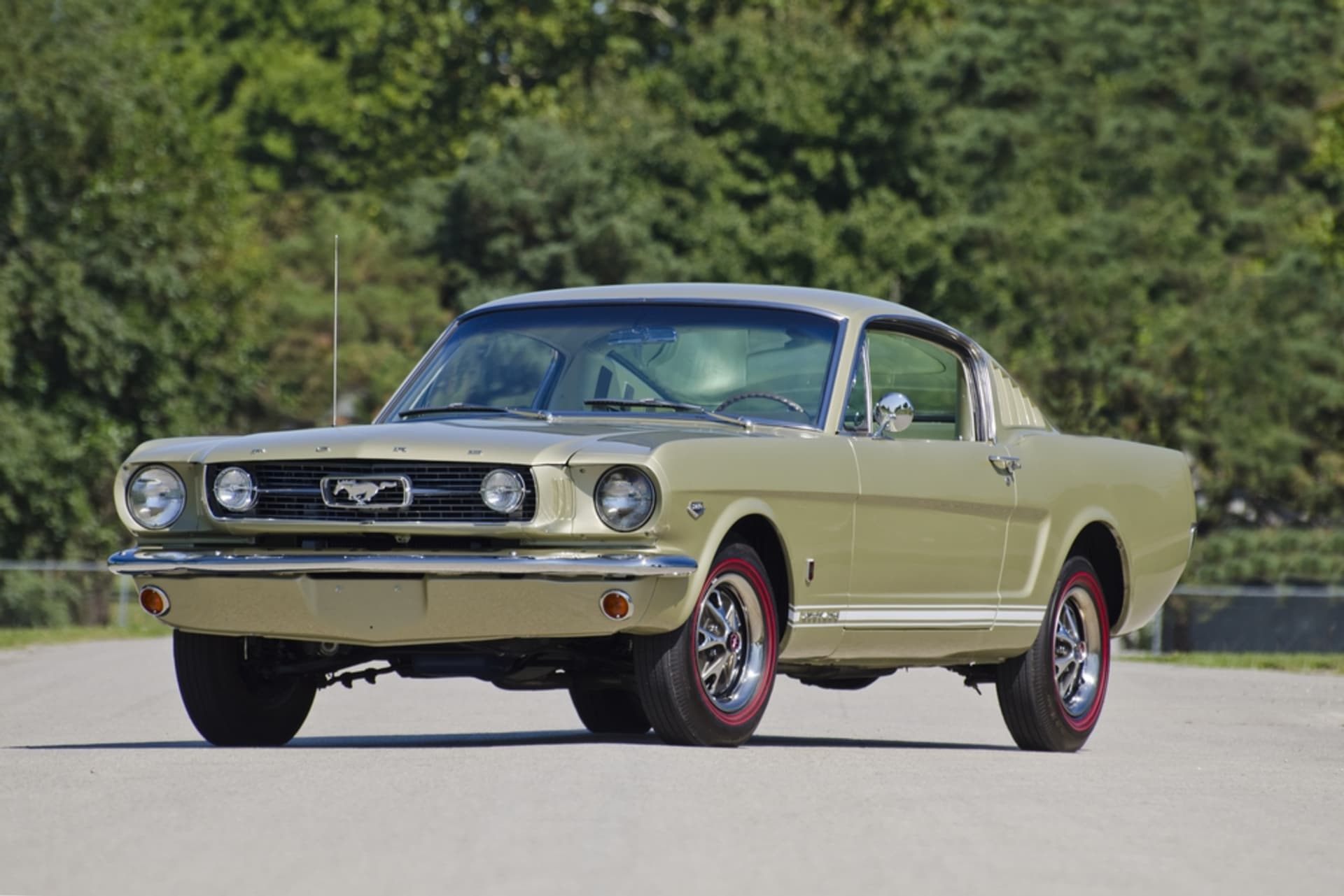 1966 Ford Mustang 2+2 Fastback at Kissimmee 2012 as F214