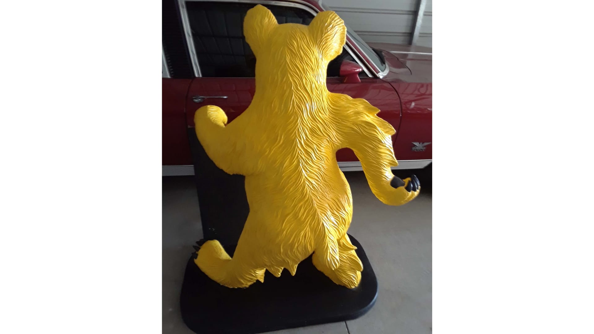 Bear Alignment Store Display 39x53x26 at Kissimmee 2020 as M78 Mecum