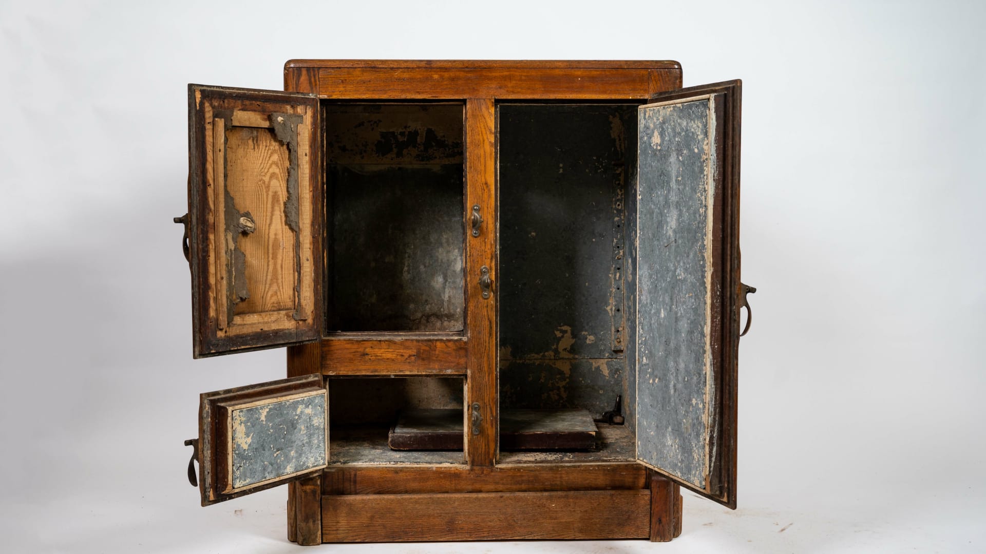 Antique Wooden Ice Chest at Kissimmee 2022 as X40 - Mecum Auctions