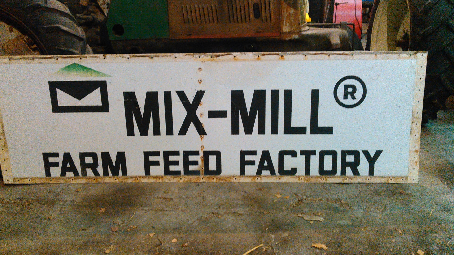 Mix Mill Farm Feed 14x35 at Gone Farmin' Tractor Spring Classic 2016 as