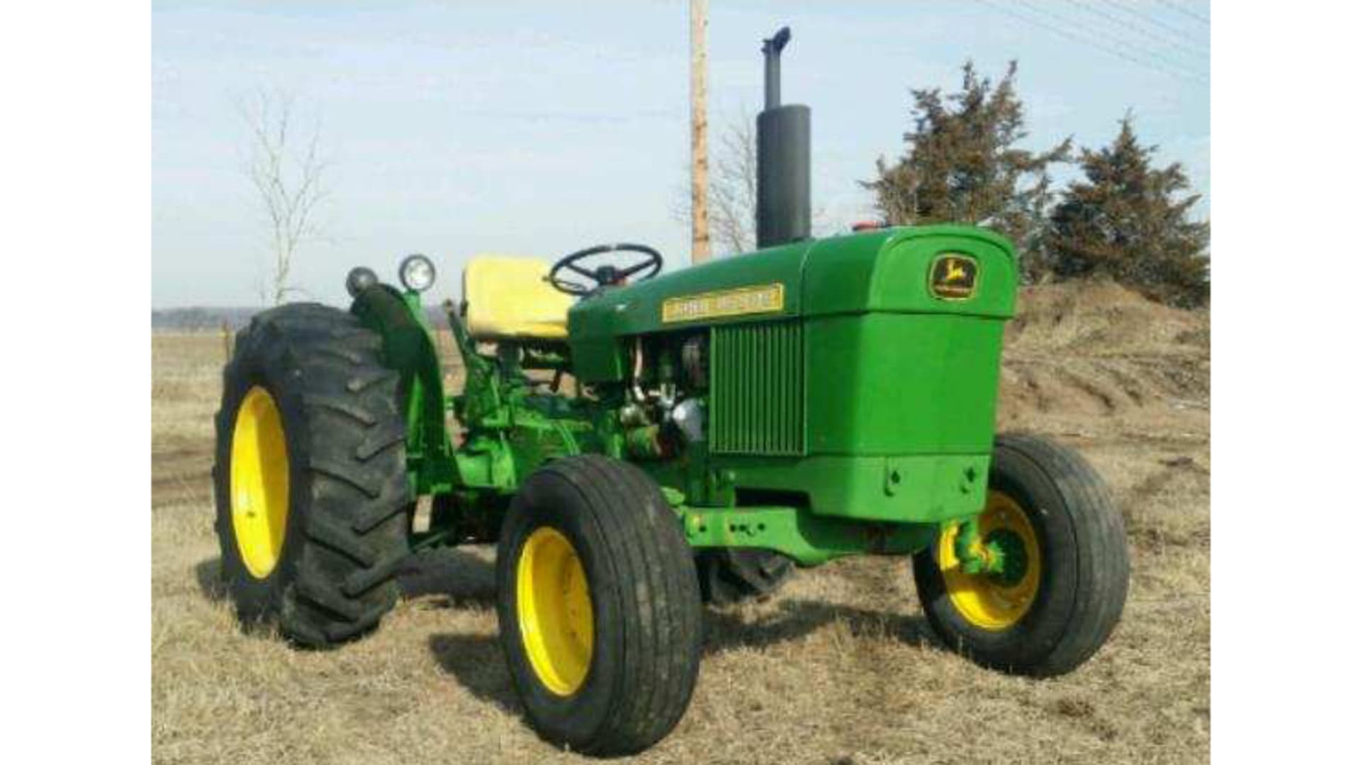 John Deere 300 Turf Tractor at Gone Farmin' Spring Classic 2018 as S1