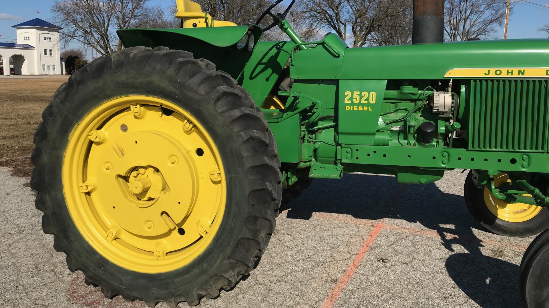 1969 John Deere 2520 at Davenport 2019 as S114 Mecum Auctions