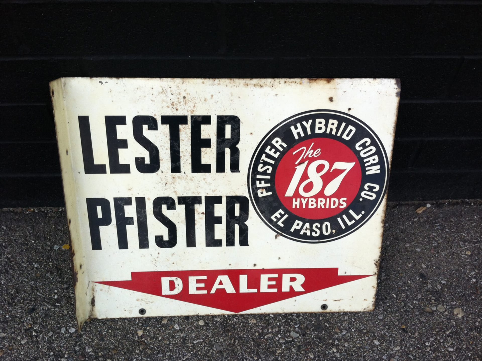 Lester Pfister Deale Sign at Gone Farmin' Fall 2012 as J200 Mecum