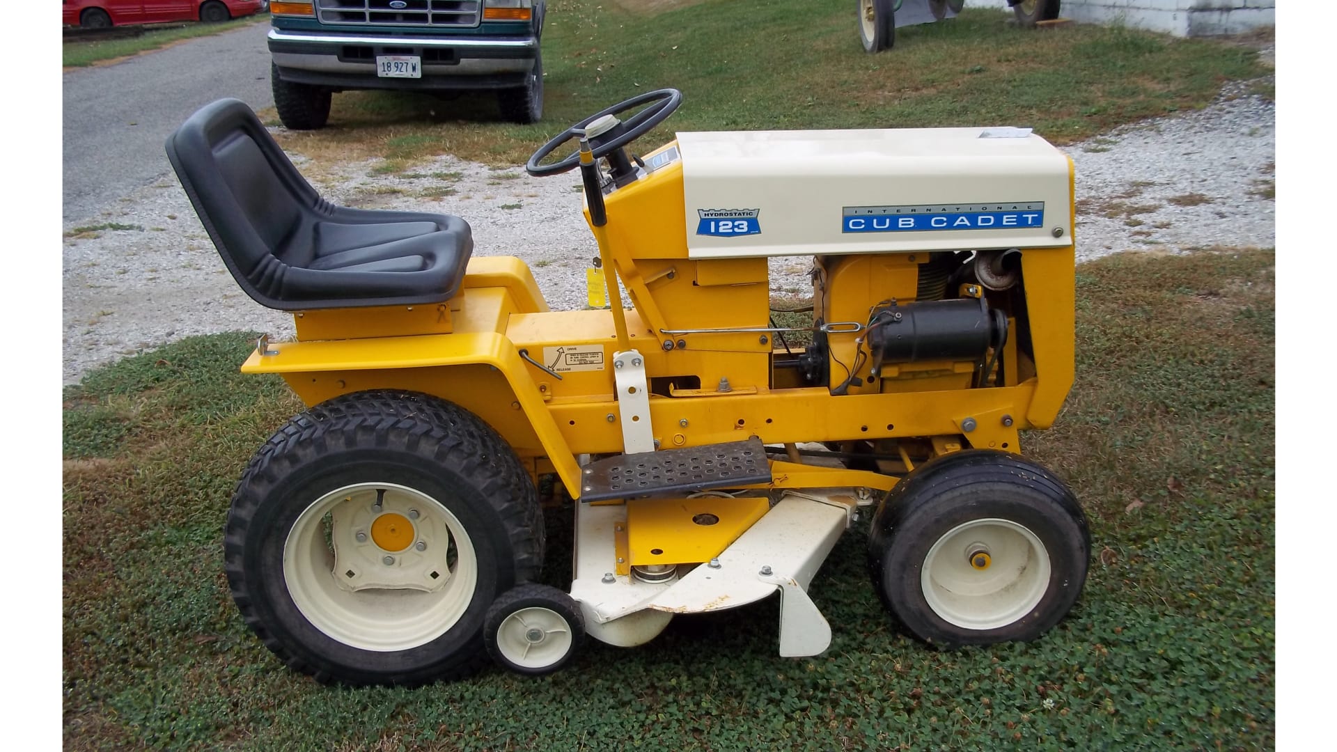 1967 International Cub Cadet 123 Hydrostatic at Gone Farmin
