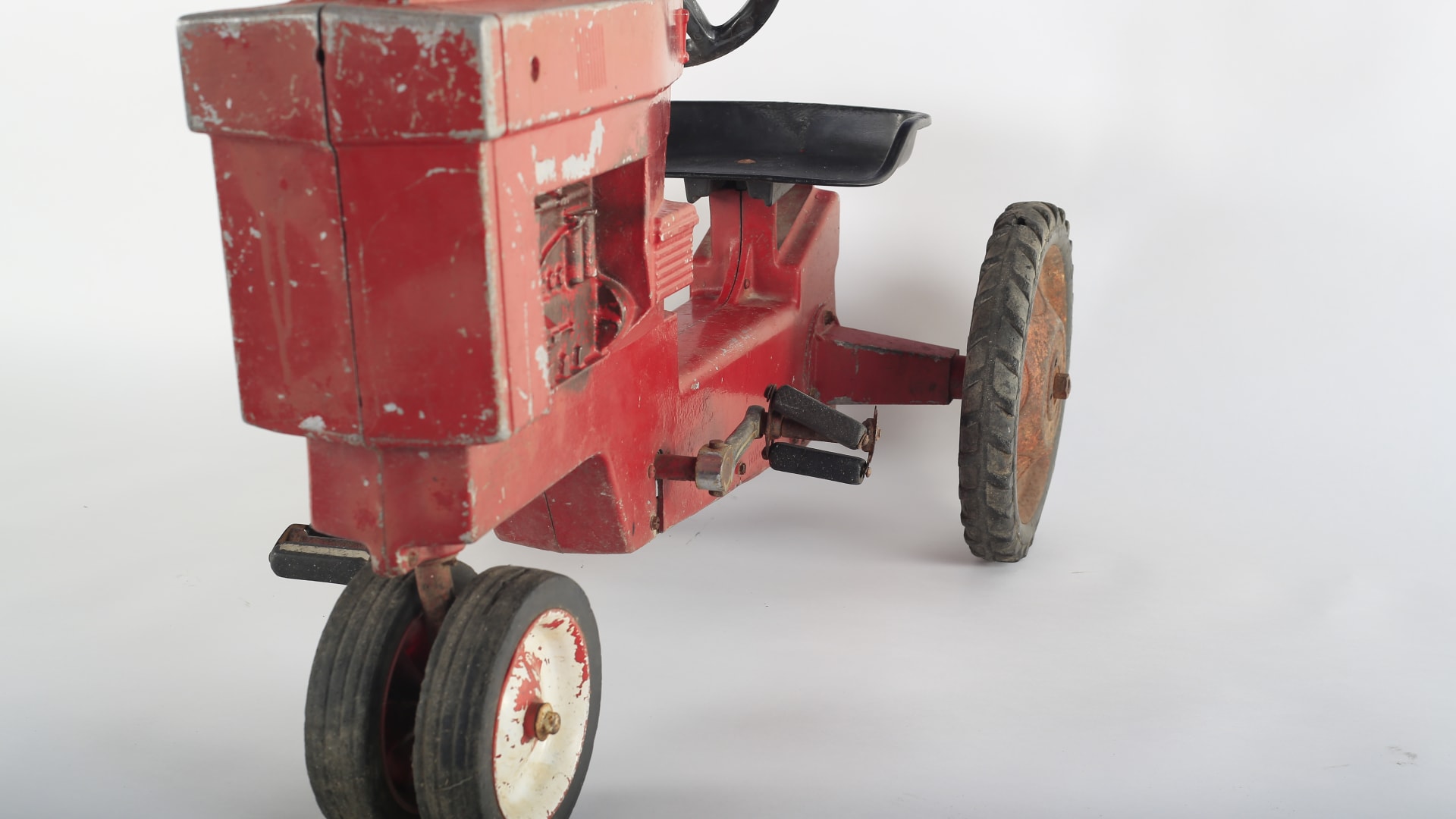 Farmall Pedal Tractor at Gone Farmin' Iowa Premier 2018 as H50 Mecum