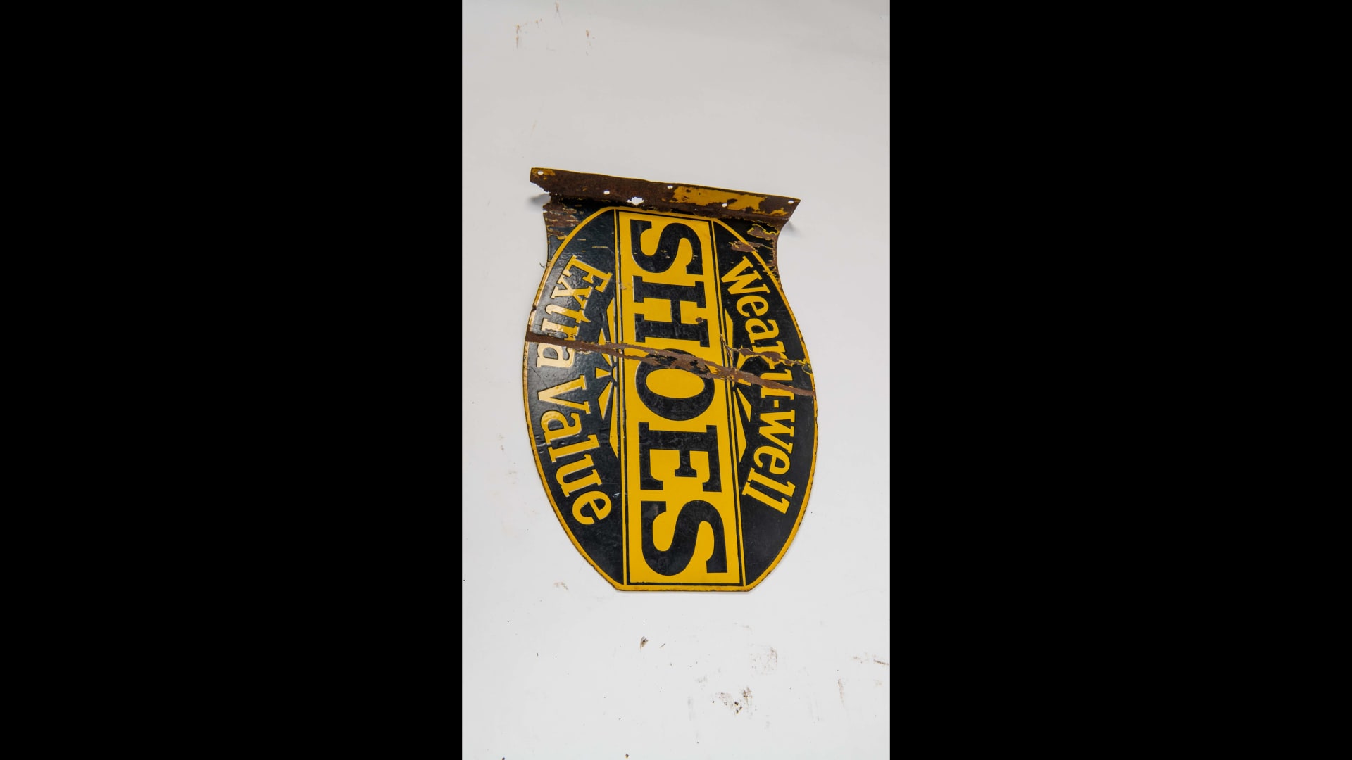 WearUWell Shoes Porcelain Flange Sign at Gone Farmin' Fall Premier