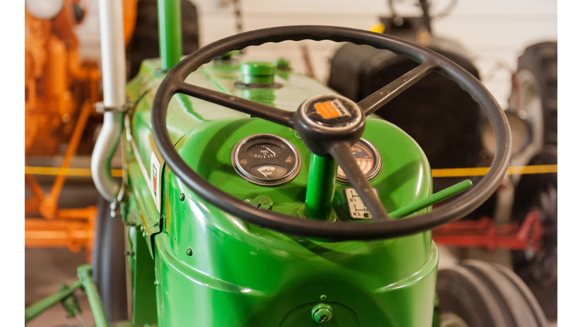 1975 Oliver 550 at The Henry (Bud) Reifsneider Estate Collection 2017