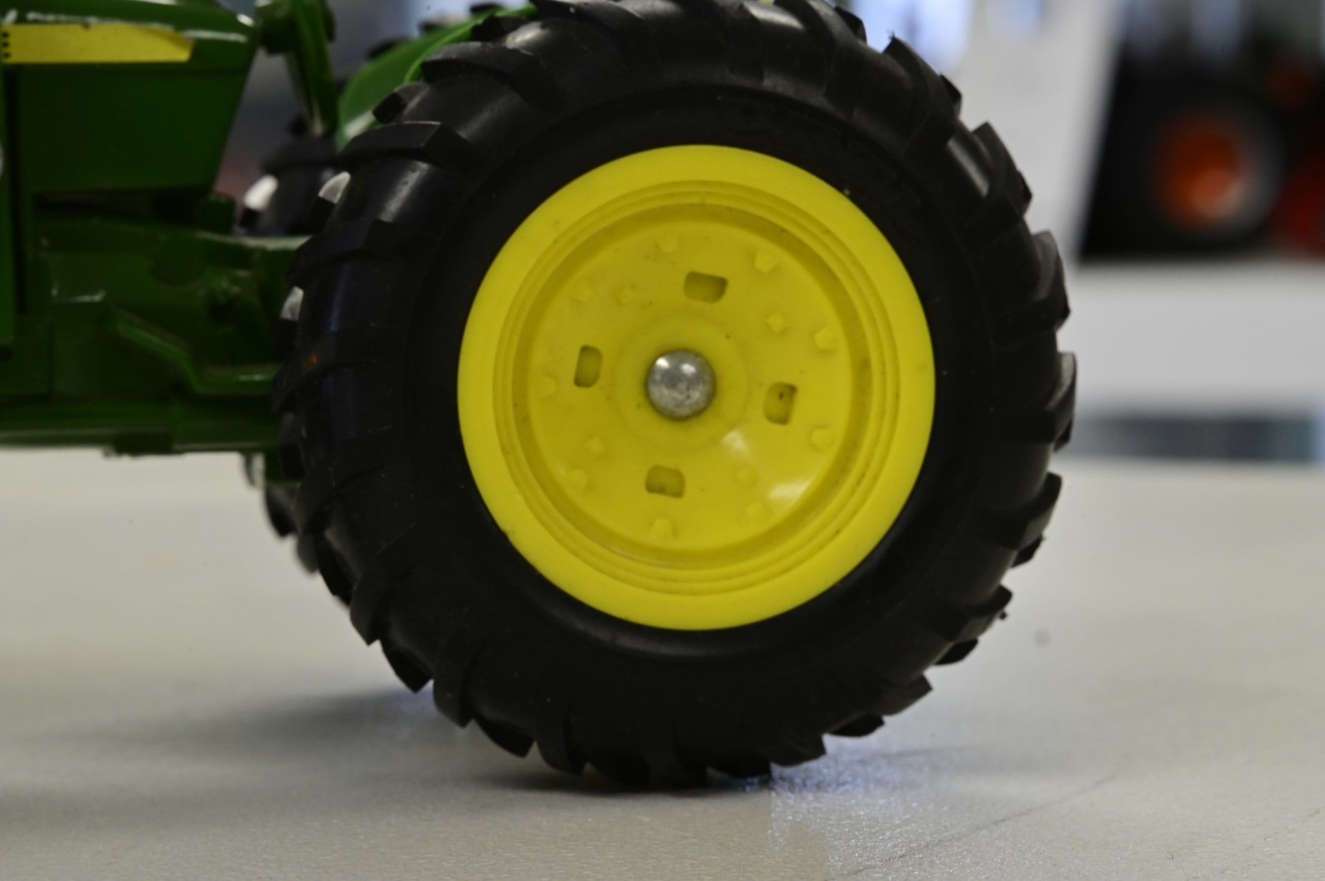 1-16-scale-john-deere-tractors-at-schaaf-tractor-truck-museum