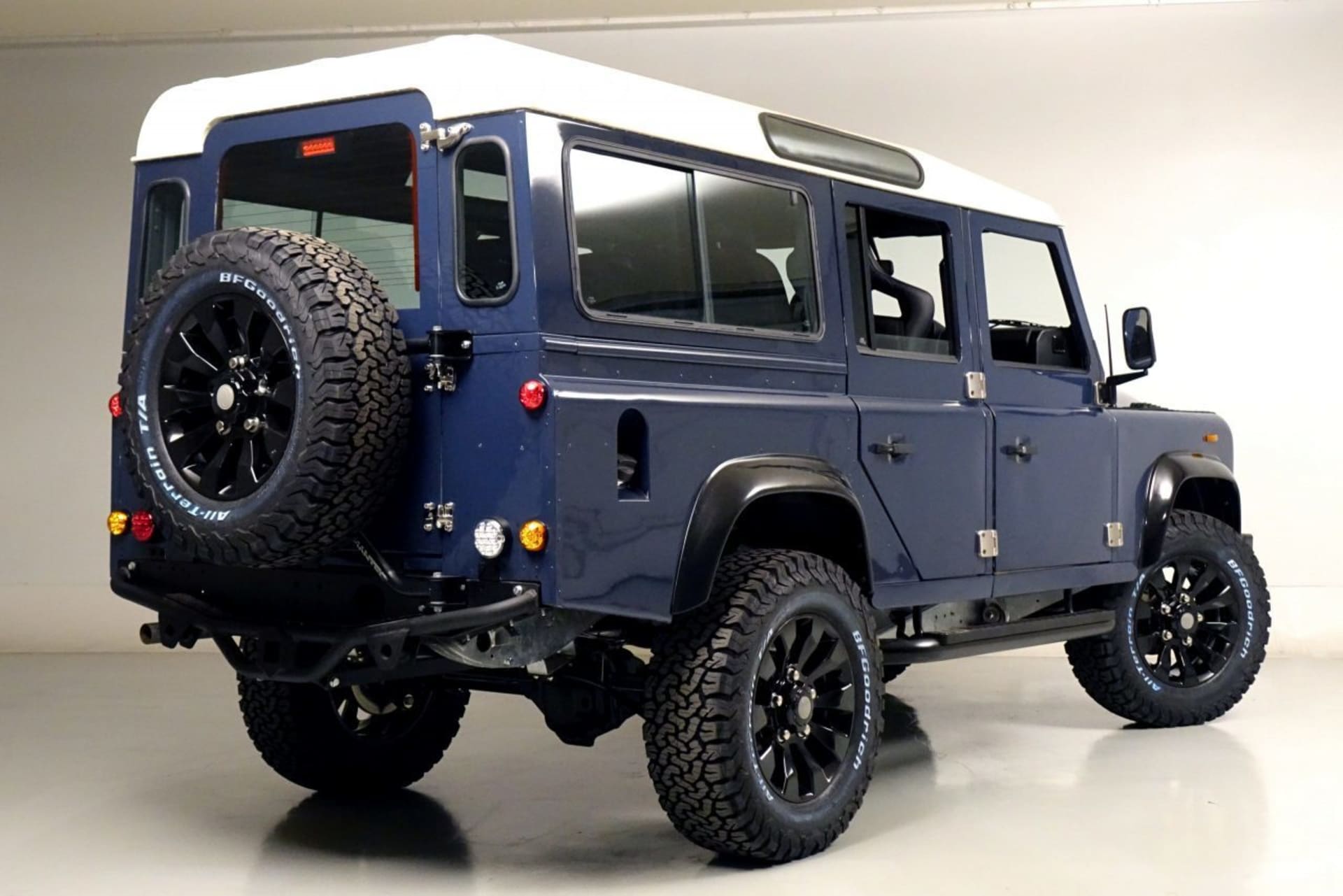 1990 Land Rover Defender 110 Custom at Houston 2020 as S108 - Mecum ...