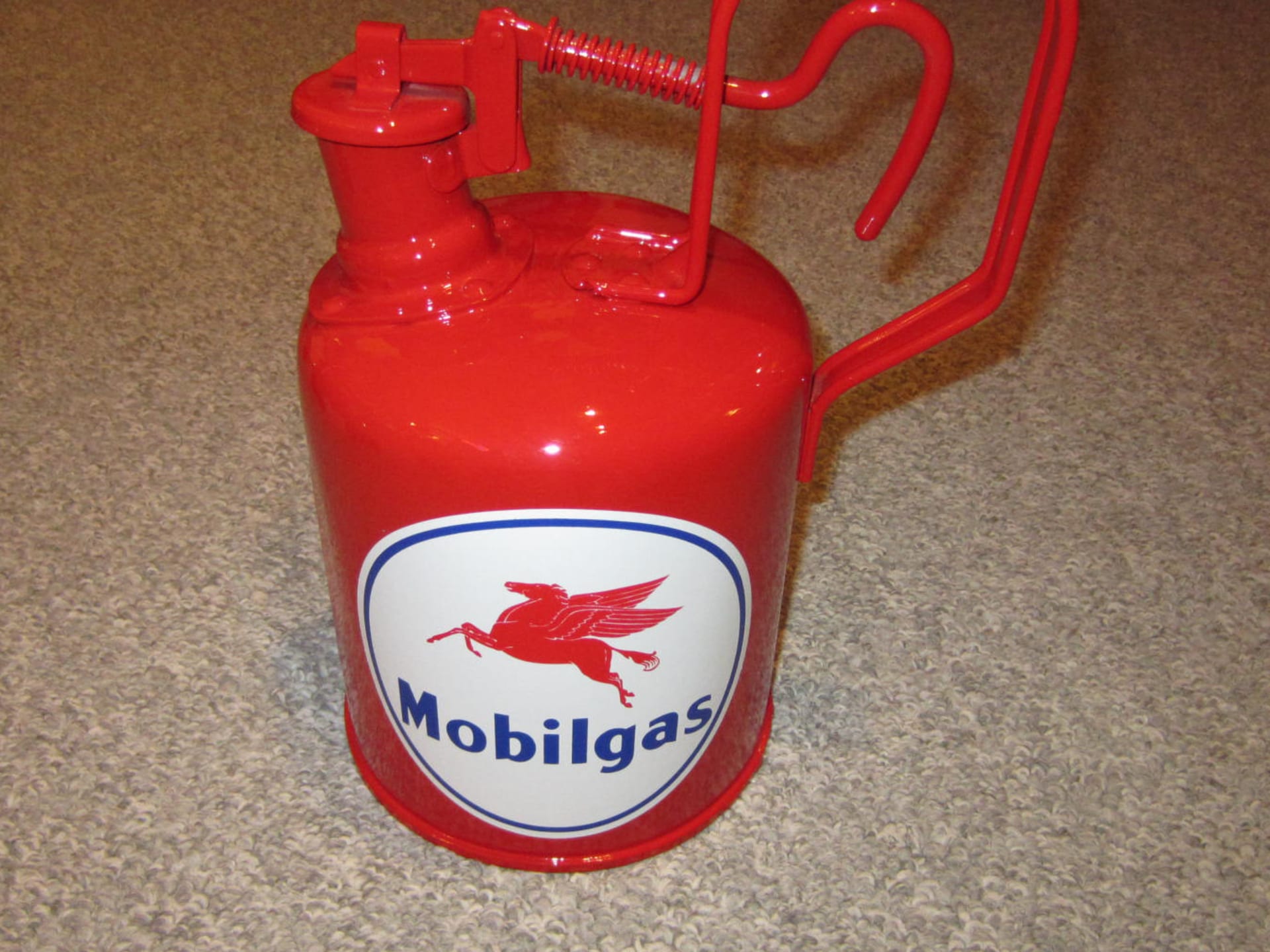 mobil-oil-can-at-kansas-city-spring-2013-as-k332-mecum-auctions