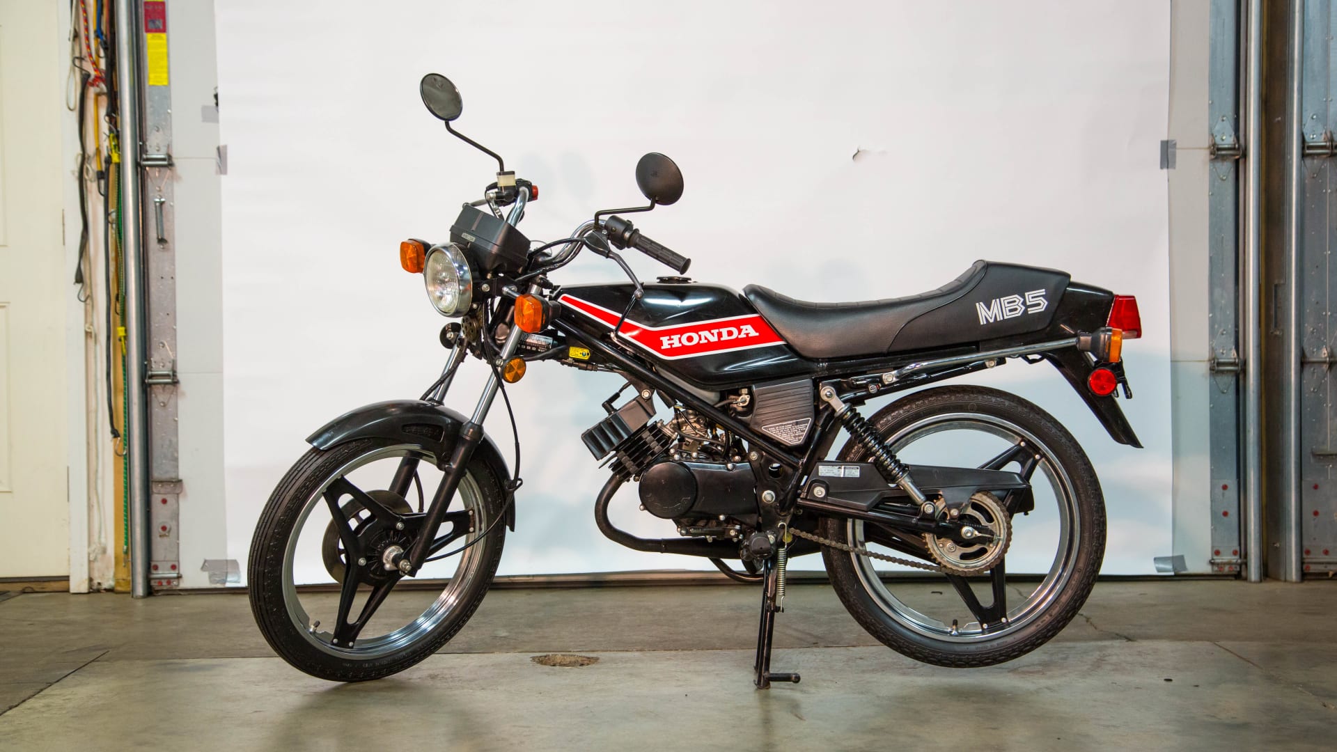 1982 Honda MB5 at Las Vegas Motorcycles 2018 as G111 Mecum Auctions