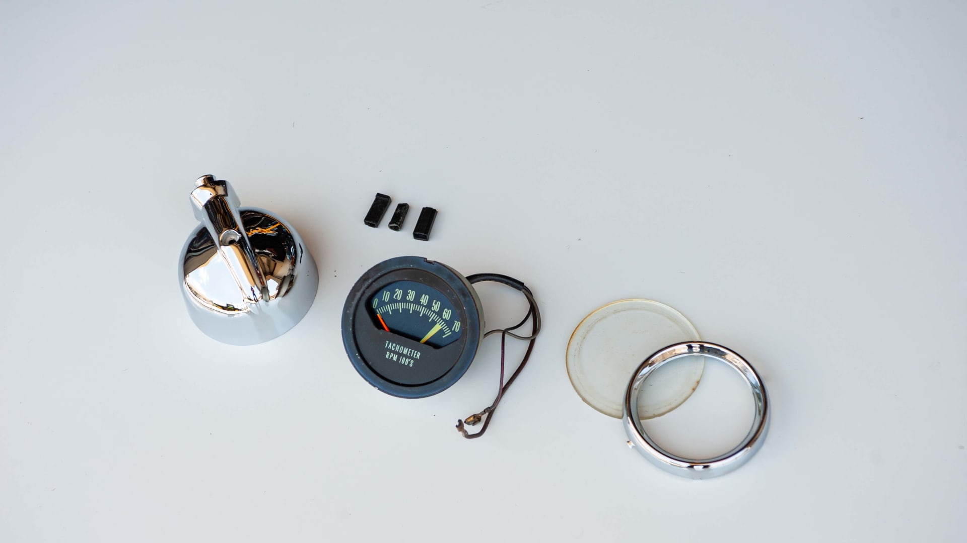 Chevrolet Knee Knocker Trachometer at The Eddie Vannoy Collection 2020