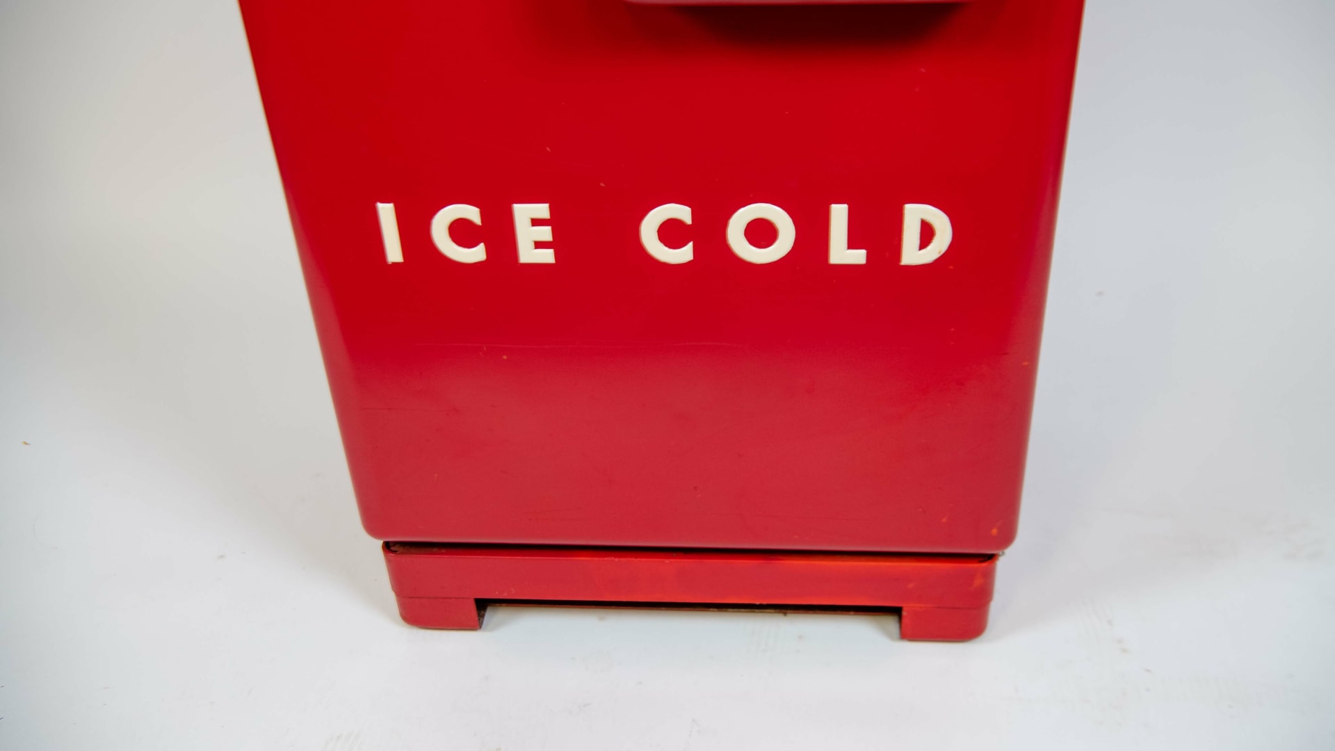 Coca cola cavalier vending machine