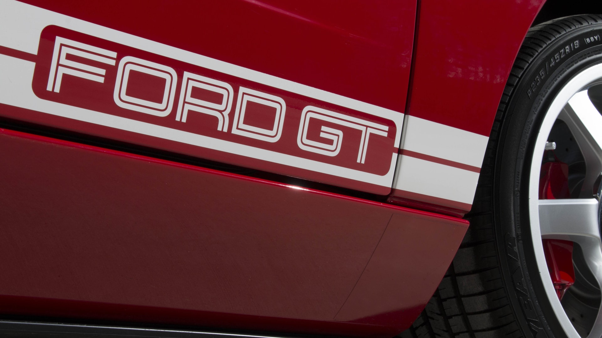 2005 Ford GT at Indy 2016 as S114 - Mecum Auctions