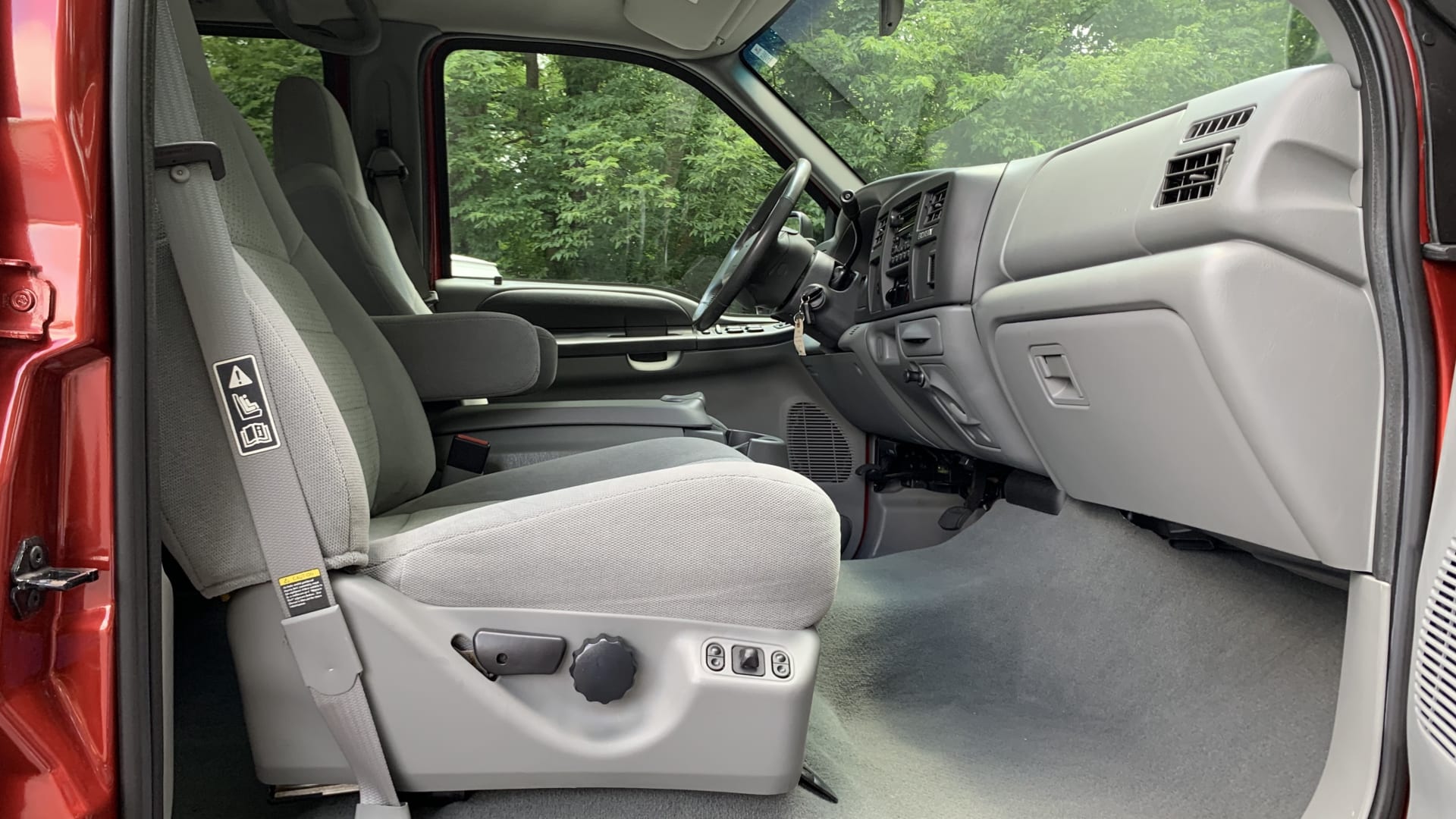 2002 Ford Excursion XLT Premium at Indy 2020 asT305 - Mecum Auctions