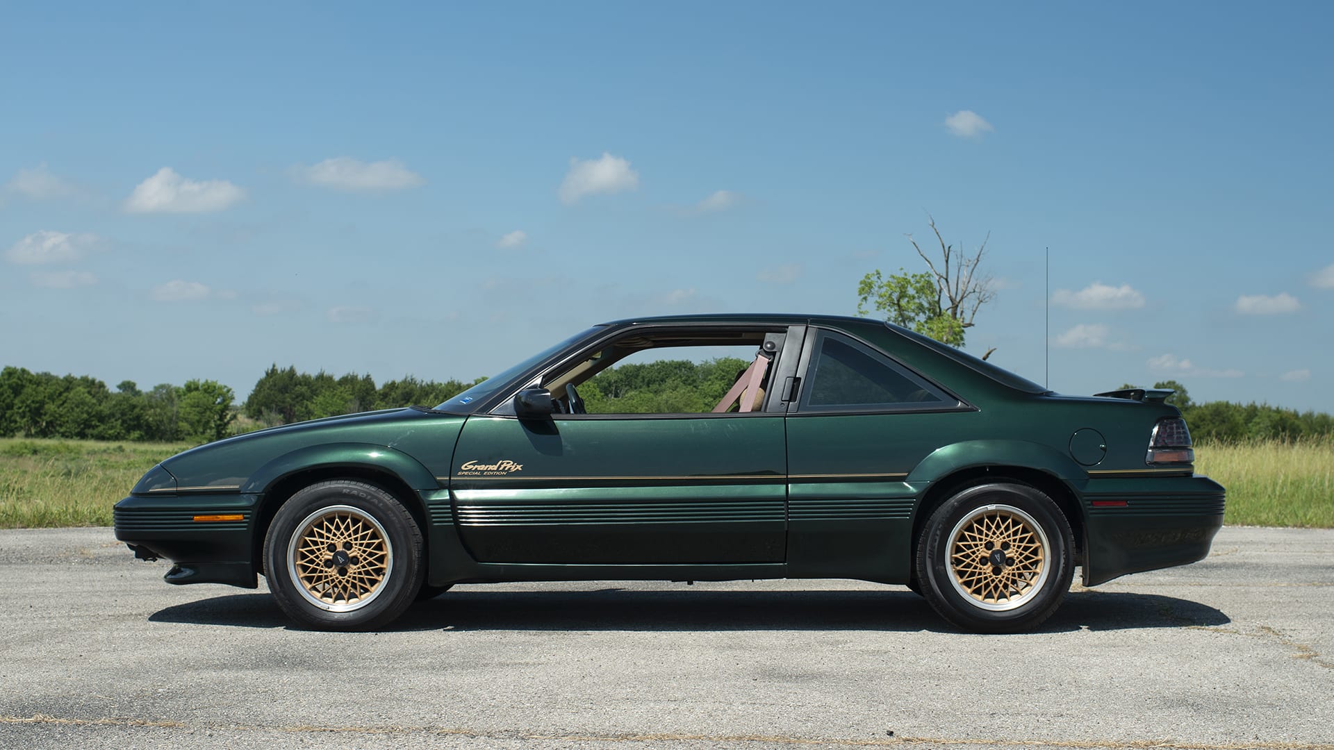 1993 Pontiac Grand Prix Se at Indy 2020 as K41.1 - Mecum Auctions
