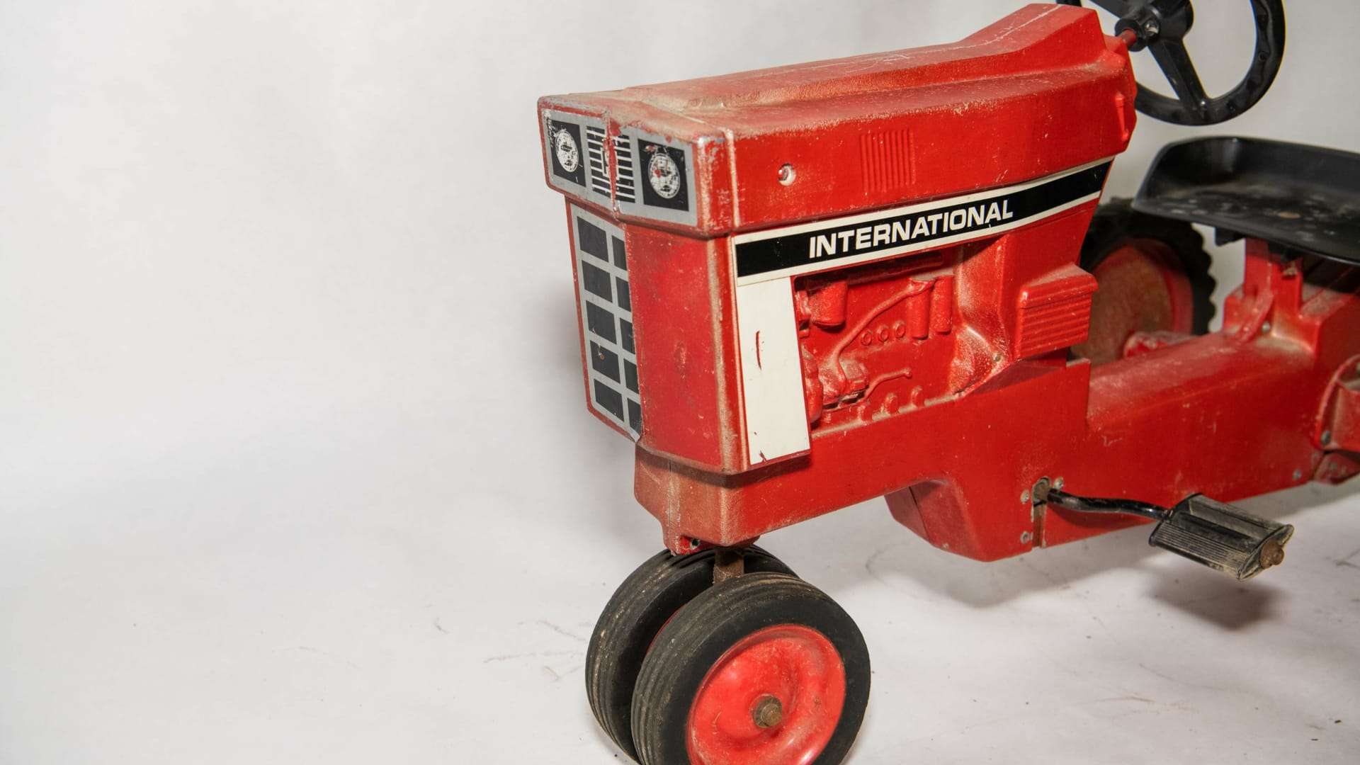 International Harvester Ertl Model 404 Pedal Tractor at Gone Farmin