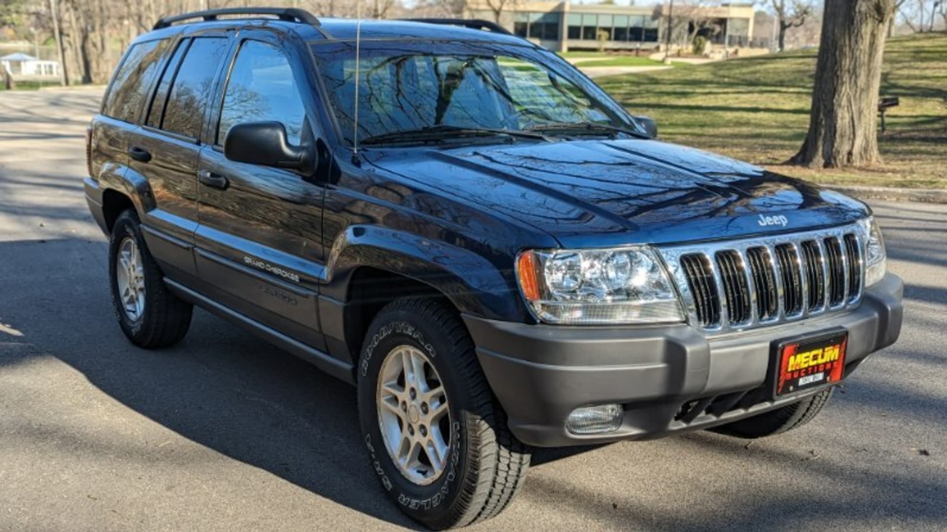 2002 Jeep Grand Cherokee Laredo at Indy 2023 as J8 - Mecum Auctions